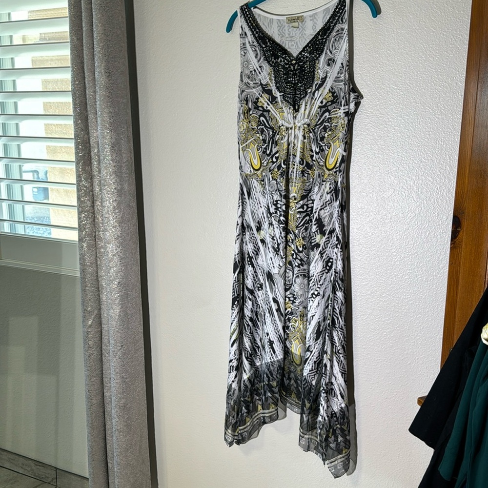 One world small black, yellow and white long dress
